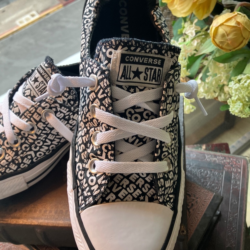 Converse Shoreline Black and White Script - Size 9